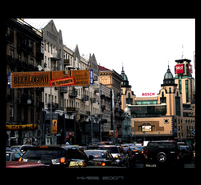 Фото жизнь (light) - Ricardo Assiente - корневой каталог - Возвышенный под пятой автомобильной город