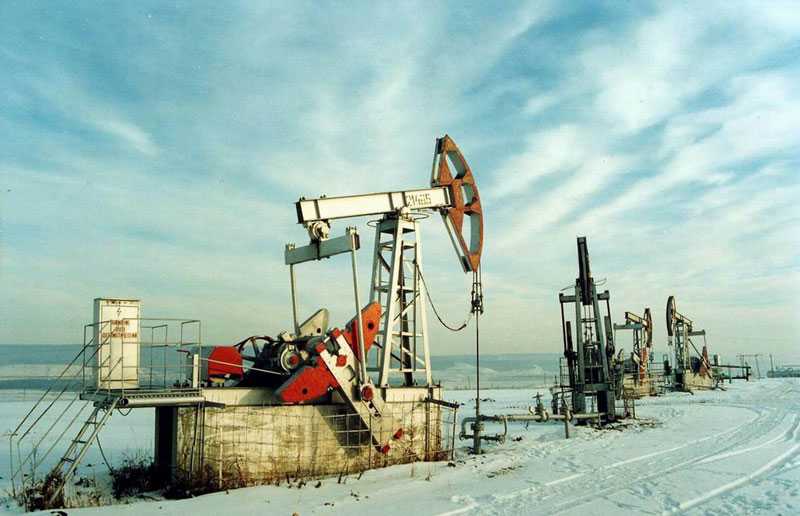 Фото жизнь (light) - Dreamer - Нефтяной край - "Куст" нефтяных скважин зимой.