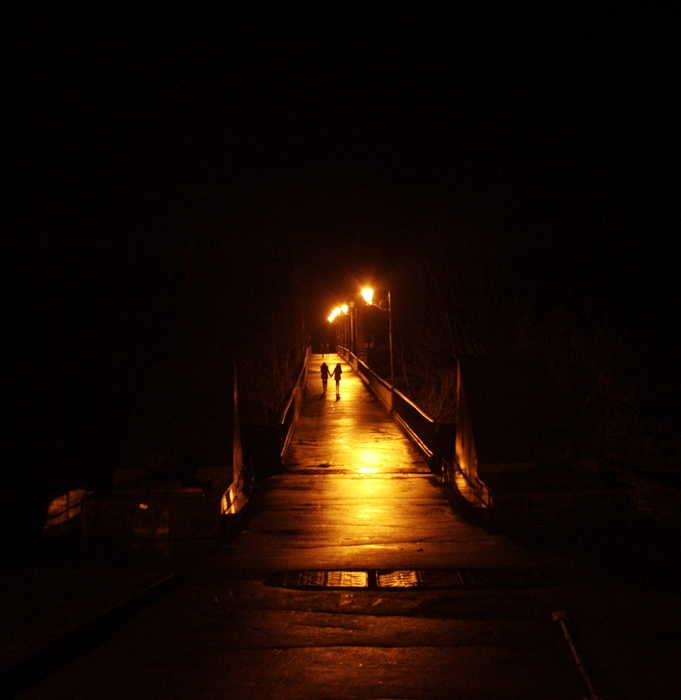 Прогулка по ночному мосту