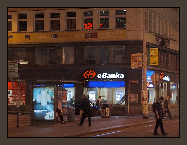 Фото жизнь (light) - Дмитрий Варнавский - Злата Прага и Чехия - Подозрительное название для банка :-)