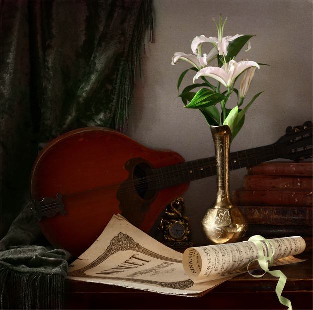 Фото жизнь (light) - karatfoto - корневой каталог - Натюрморт с домрой и  белой лилией