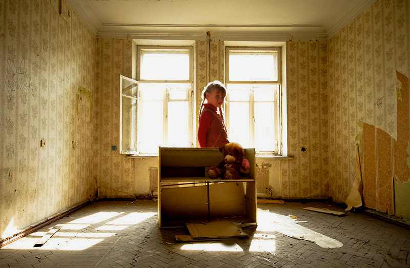 Фото жизнь (light) - Сергей Уланов - Дети (коллажи) - У окна