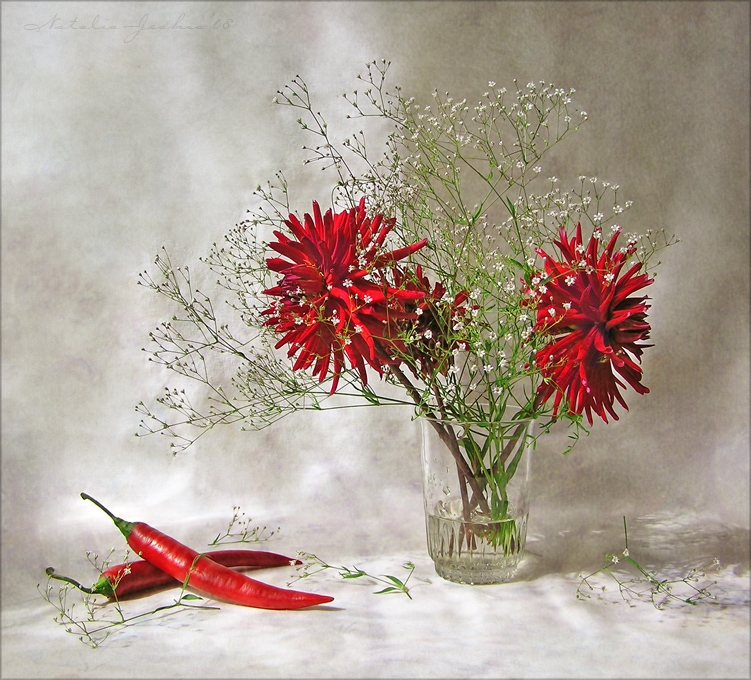 Фото жизнь (light) - Natalia Jeshoa - корневой каталог - Натюрморт с цветами и чили