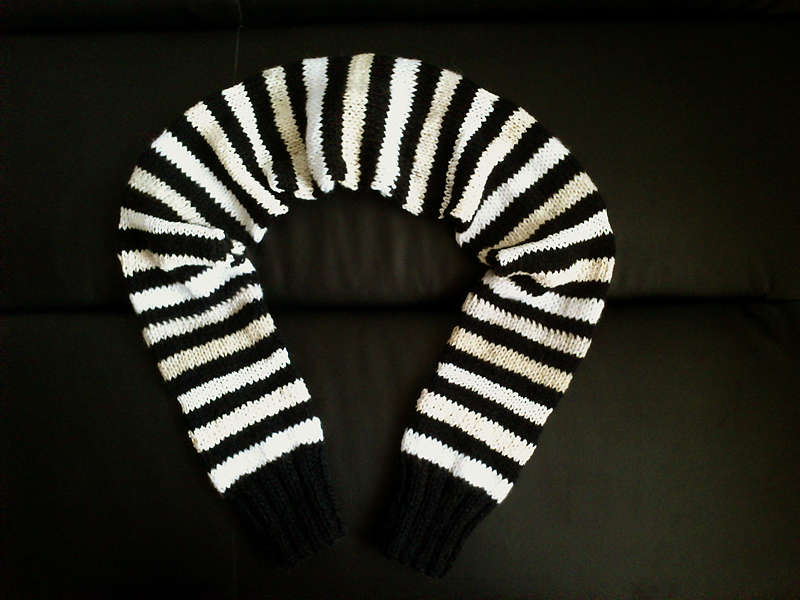 Фото жизнь (light) - Katrusya - Моё вязание. Мy knitting - Шарф-"рукава", 15х130 см, шерсть, 2012