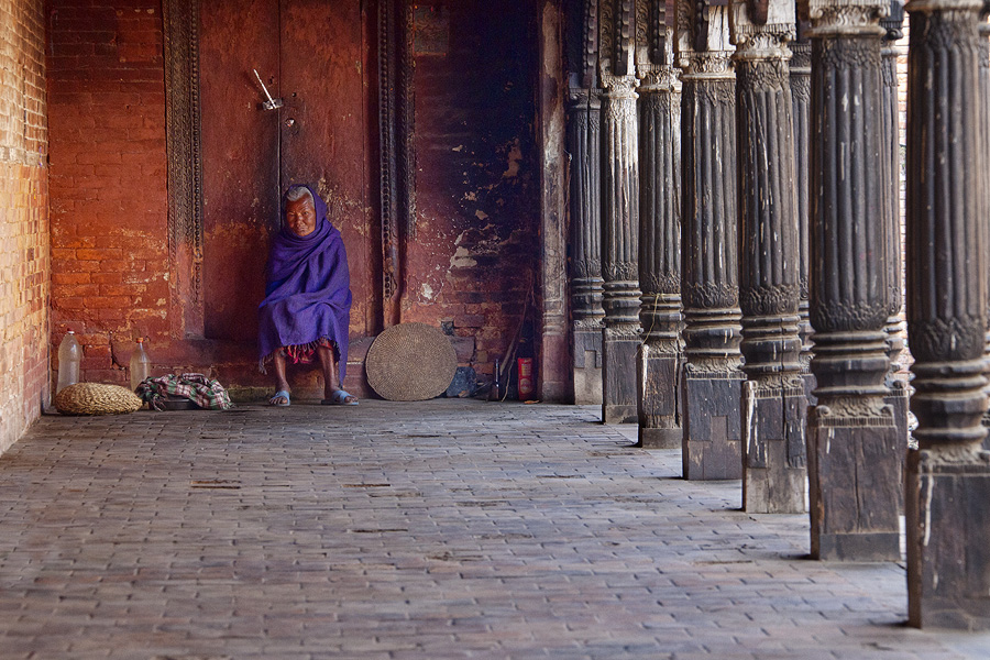 Фото жизнь (light) - Slavado   - Непал - Жизнь среди колонн
