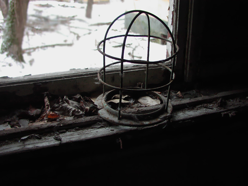Фото жизнь (light) - vlad1334 - Заброщенные дома , индустиральные фото и тп - Окно в заброщенном доме зимой ..