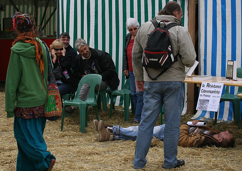 Фото жизнь (light) - . - Другой ПАРИЖ... - -Мадам, через пару часов я буду готов сделать мой доклад
