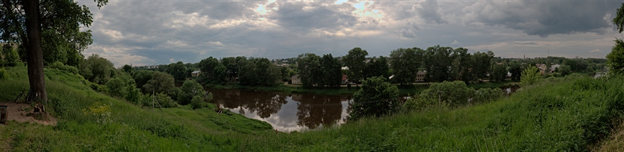 Летняя панорама Торжка со смотровой площадки за музеем А.С. Пушкина.