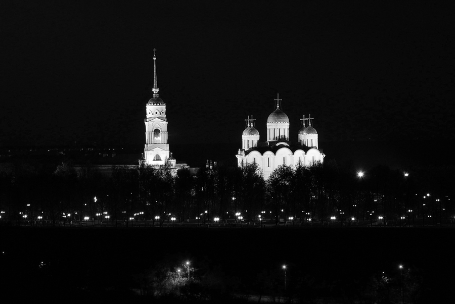 белое на чёрном