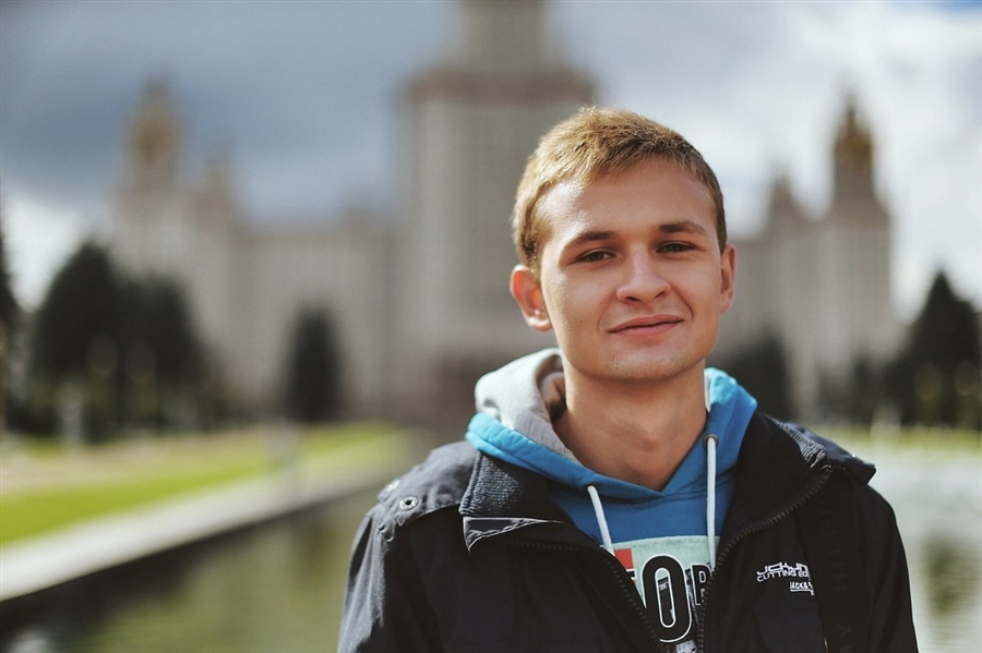 -"Какое ваше одно из самых ярких воспоминаний?"