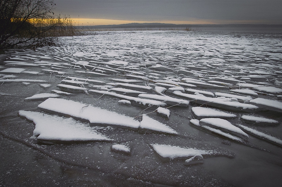 Лёд на озере
