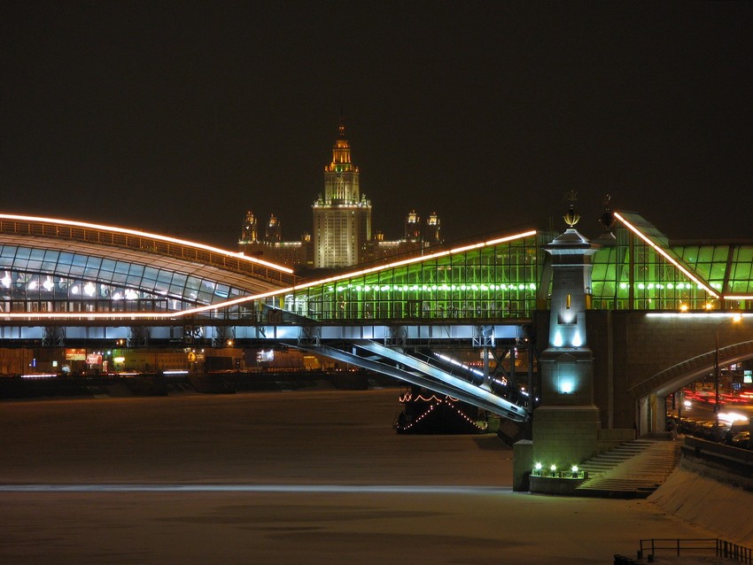Фото жизнь (light) - Александр Черноиван - ночная Москва - Пешеходный мост и МГУ