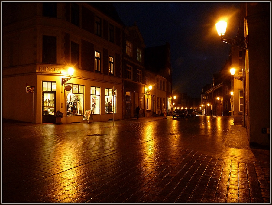 Улица, ночь, фонарь...
