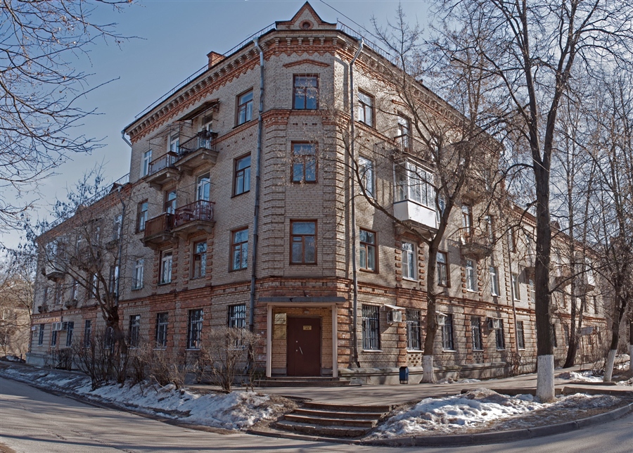  Дом у парка .