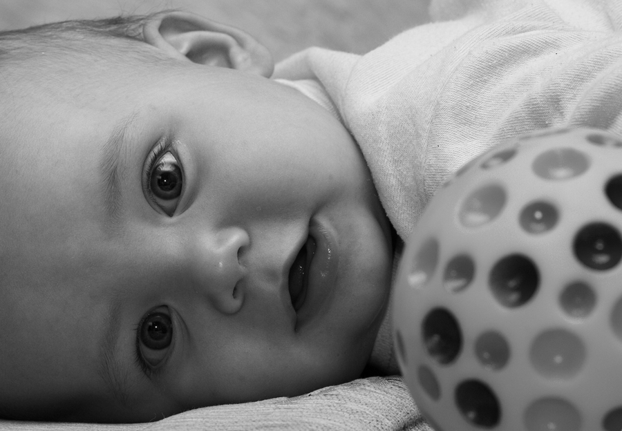 Фото жизнь (light) - KonradKarlovich - солнце мое =) - Давай играть в мячь.