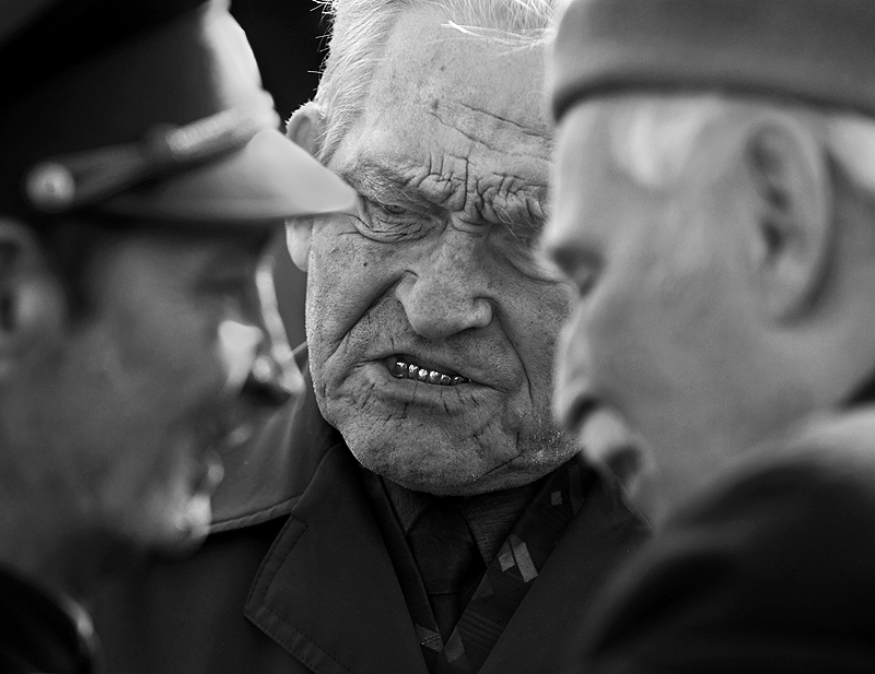 Фото жизнь (light) - Дмитрий Лукьяненко - Жанровый портрет... - Про оживленную беседу...