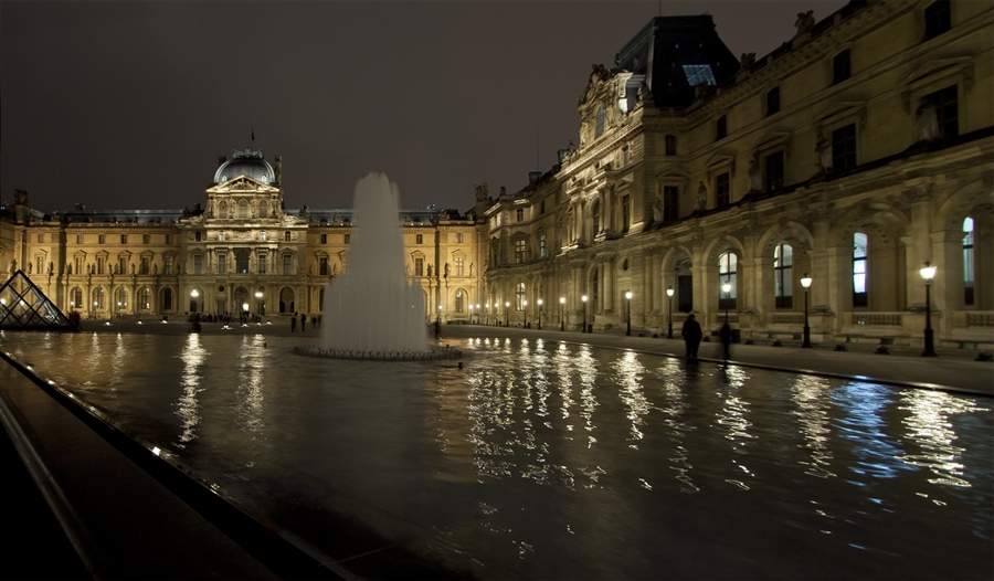 "Наводнение" в Лувре