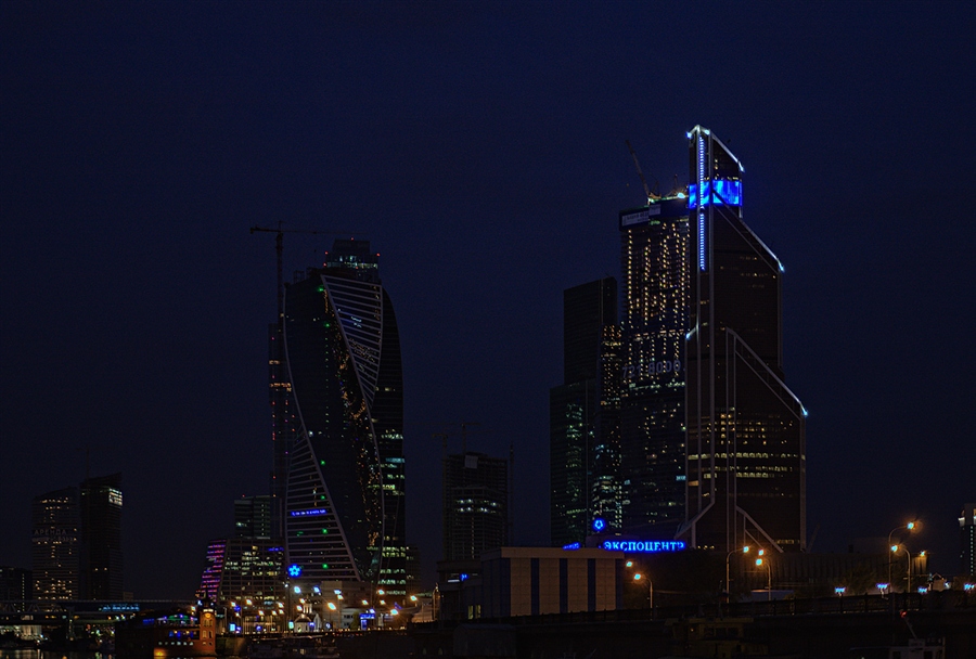 27. Москва-Сити ночью. 