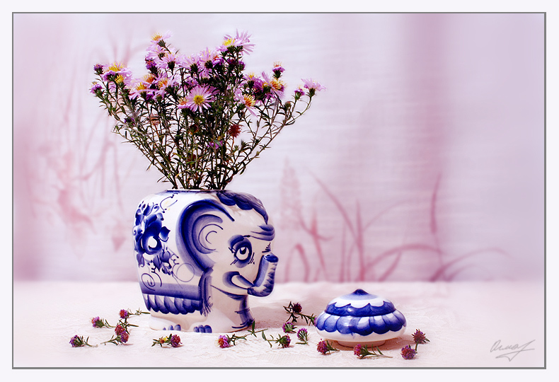 Фото жизнь (light) - Ольга Мазлова - натюрморт - про цветоносного слоника