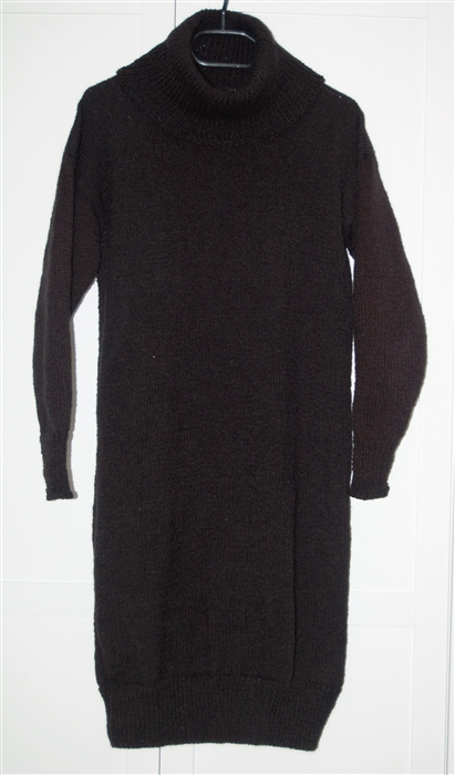 Черное вязаное платье до колен, размер М, 574 гр, 1500 м, 25% шерсть + 75% акрил