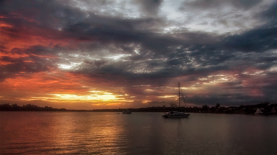 закат над Суринам