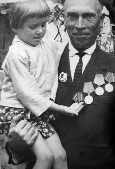 Фото жизнь (light) - Александр Титов - Родные люди - Дедушкины медали, фото из домашнего архива