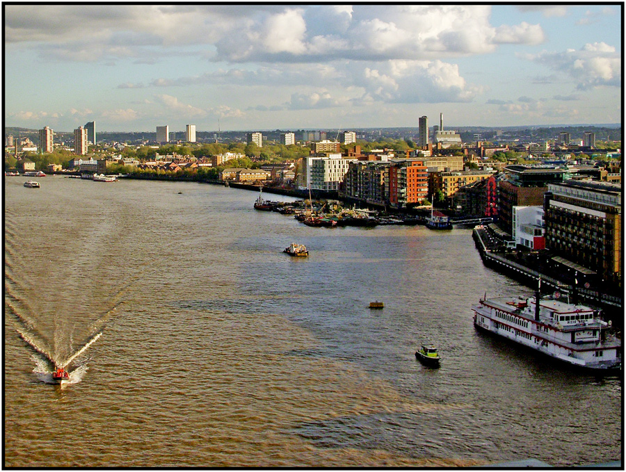 Фото жизнь (light) - RVS - Лондон - "Жёлтая" река