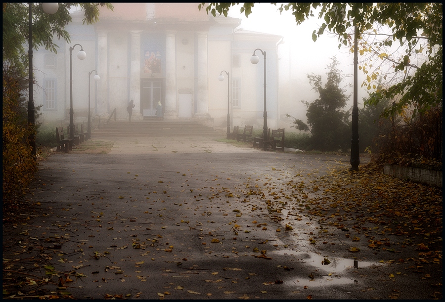 Фото жизнь (light) - serg58 -  Город. - Осень на церковном подворье.