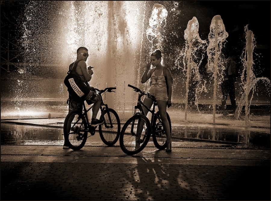 Фото жизнь (light) - Podlevskih - корневой каталог - У фонтана...