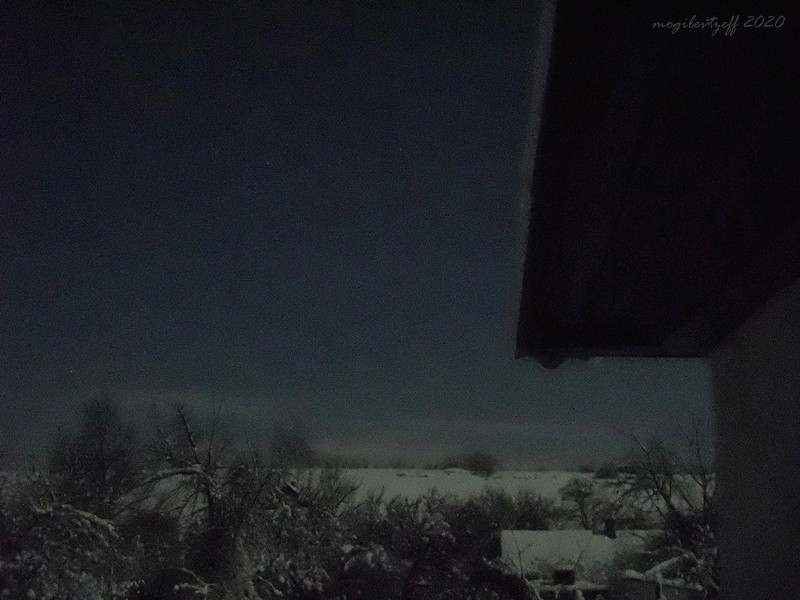вид из окна на зимнюю ночь