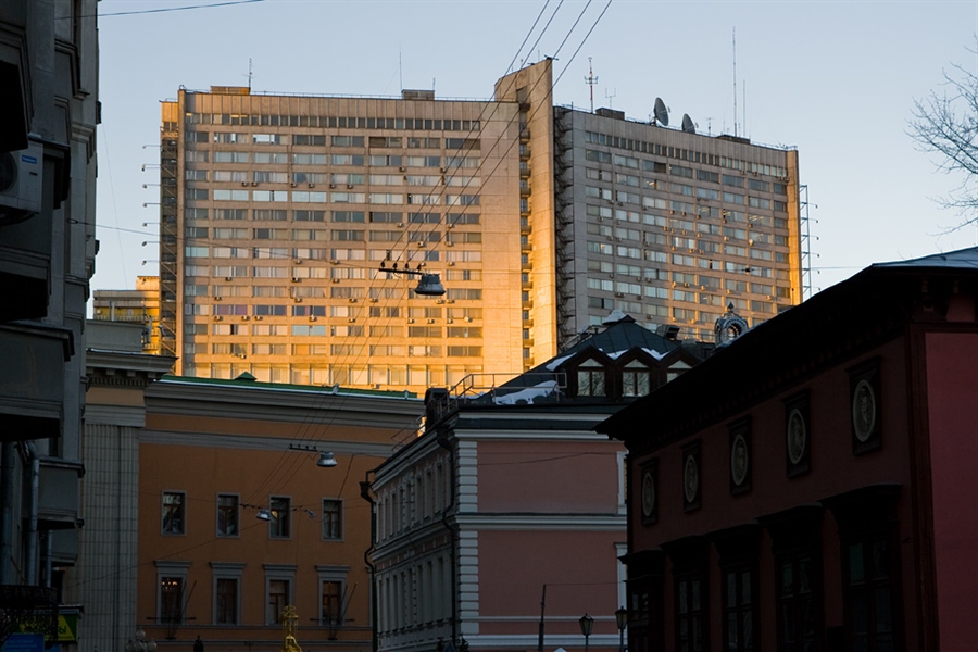 там, за ширмой