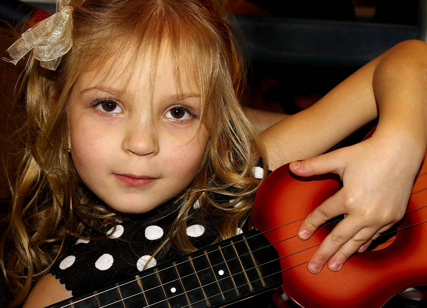Фото жизнь - Дмитрий Бахтиаров - корневой каталог - ...девочка с гитарой