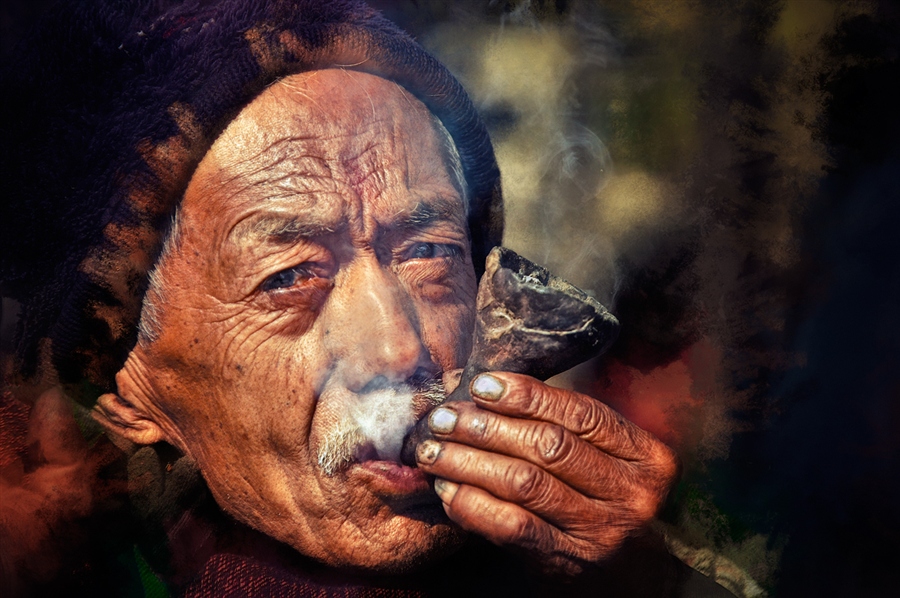 Курение по-непальски