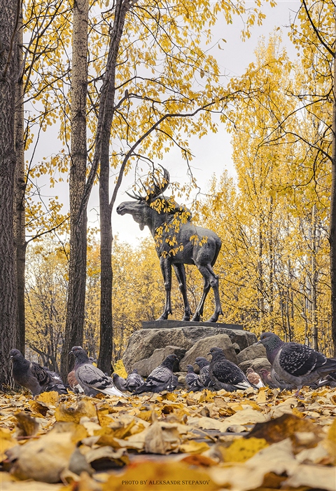 Его Величество со свитой