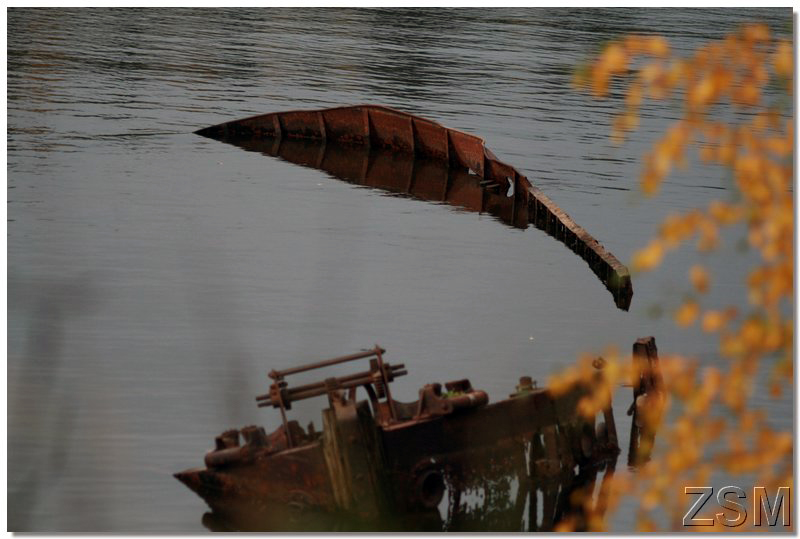 Фото жизнь (light) - Sergeiy M. Zuev - корневой каталог - лодка, мечтавшая выпрыгнуть рыбкой из воды...