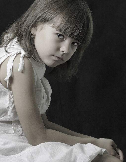 Фото жизнь (light) - Андрей Шуваев - корневой каталог - Портрет девочки в белом платье.