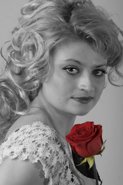 Фото жизнь - NadyaFi - портреты - ...красная роза - эмблема любви...