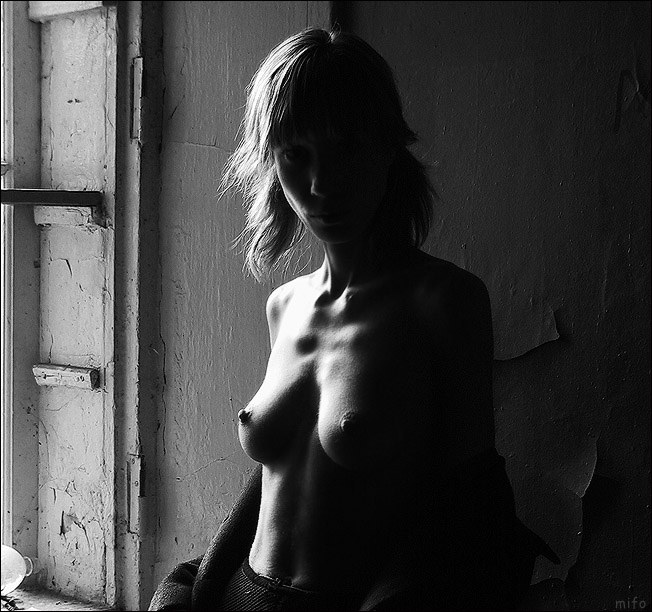 Фото жизнь (light) - Дмитрий Потапов - Обнажённое женское тело. - Одиночество.