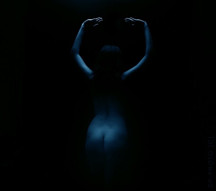 Фото жизнь (light) - Дмитрий Потапов - Обнажённое женское тело. - Лунный душ