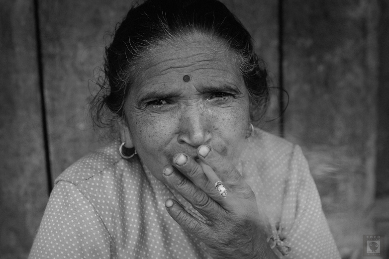 Фото жизнь (light) - cococinema - корневой каталог - The smoking woman. Nepal.