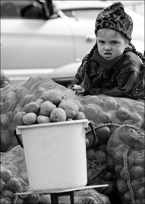 Фото жизнь (light) - Артем Рожнов - Жанр / портрет - продавец картофеля