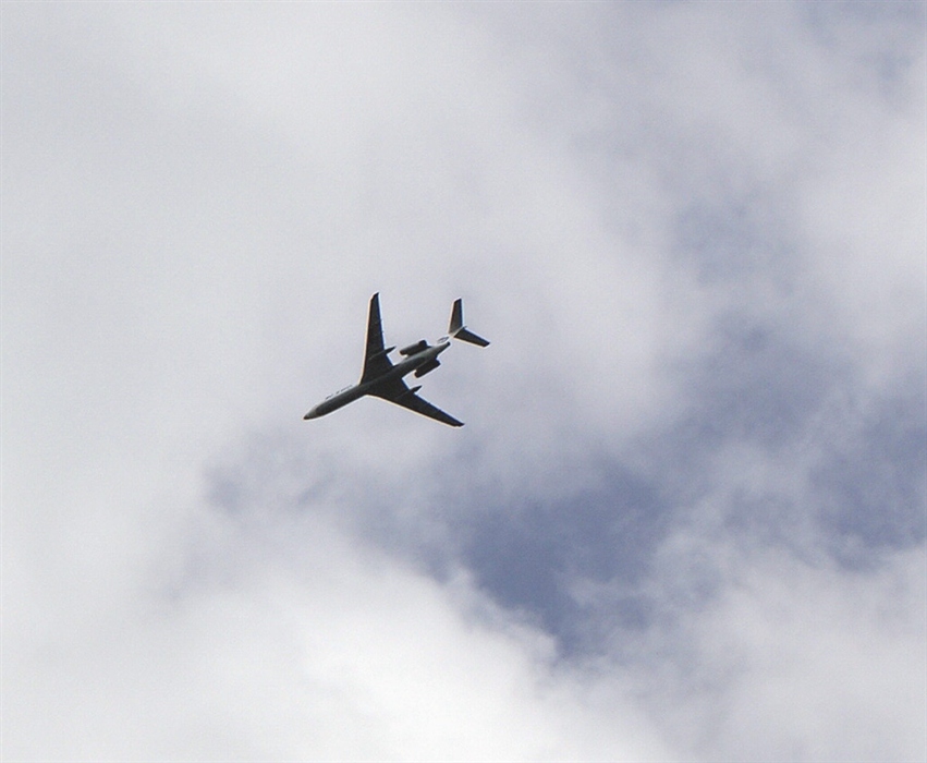 ...а над нами пролетают самолёты...