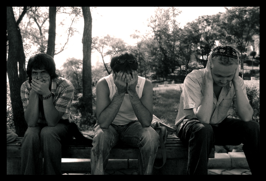 Ничего не вижу, ни чего не слышу, ничего никому не с кажу