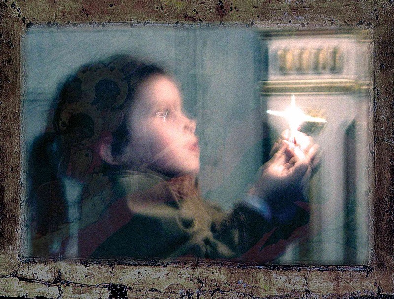 Фото жизнь (light) - Дмитрий Ломанов - Православная церковь - Девочка со свечей, 2003 г.