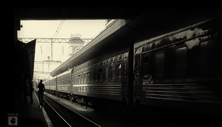Фото жизнь - cococinema - Вокзалы. Люди. Поезда. - On Platform.