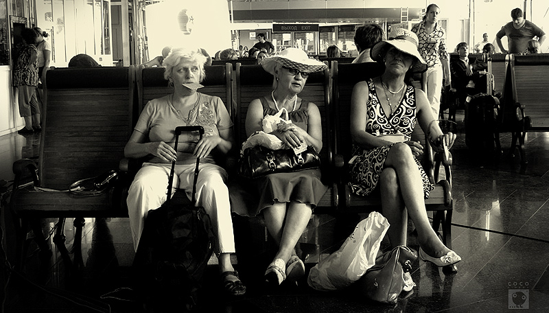Фото жизнь (light) - cococinema - Вокзалы. Люди. Поезда. - Три Дамочки.