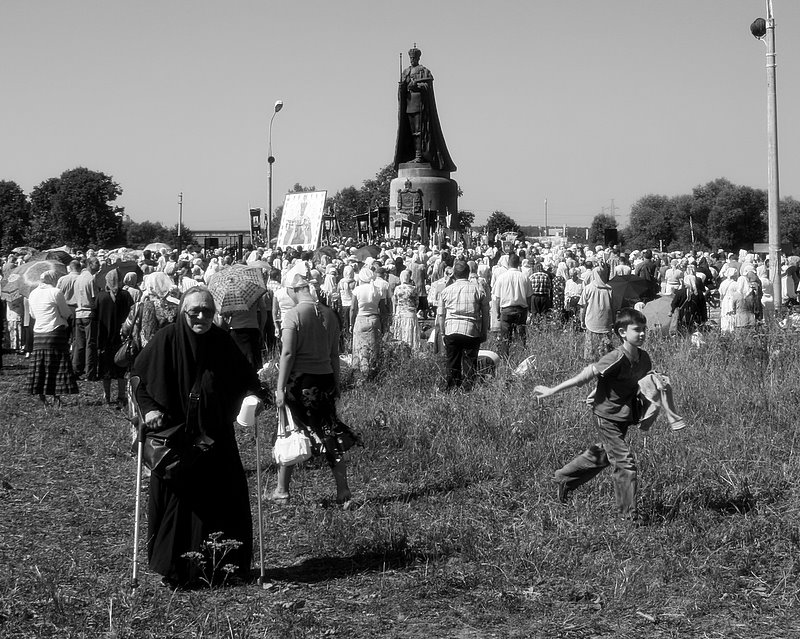  Чин Покаяния у памятника Николаю II в Мытищах.