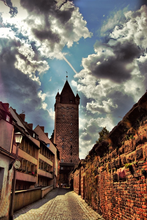 Средневековая смотровая башня (1377)