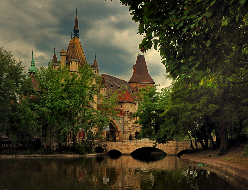 Фото жизнь (light) - Ленивец обыкновенный - корневой каталог - Замок в Венгрии