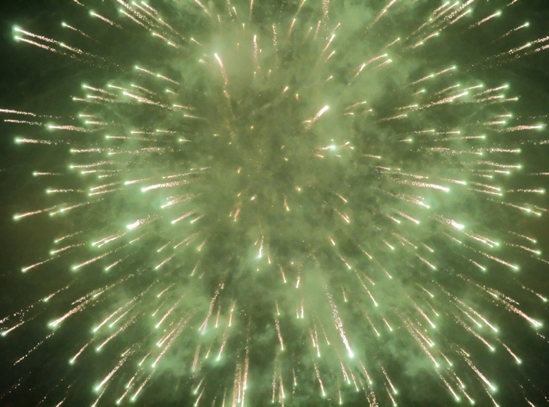 Фото жизнь (light) - Discovery - корневой каталог - "Firework" над головой